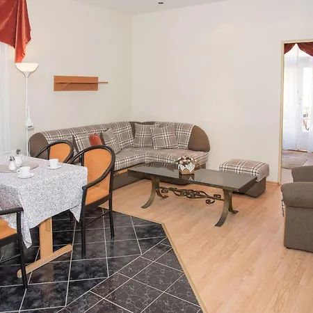Oda ve Kahvaltı Astoria Panzio 2*