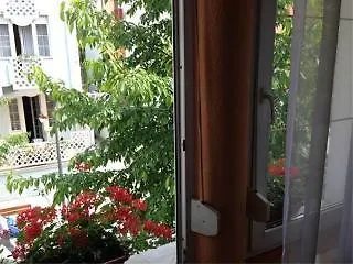 Astoria Panzio Oda ve Kahvaltı 2*
