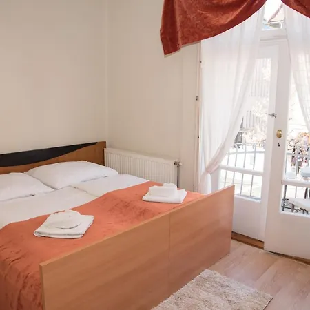 Oda ve Kahvaltı Astoria Panzio