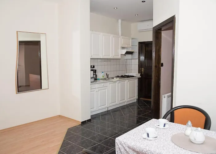 Astoria Panzio B&B
